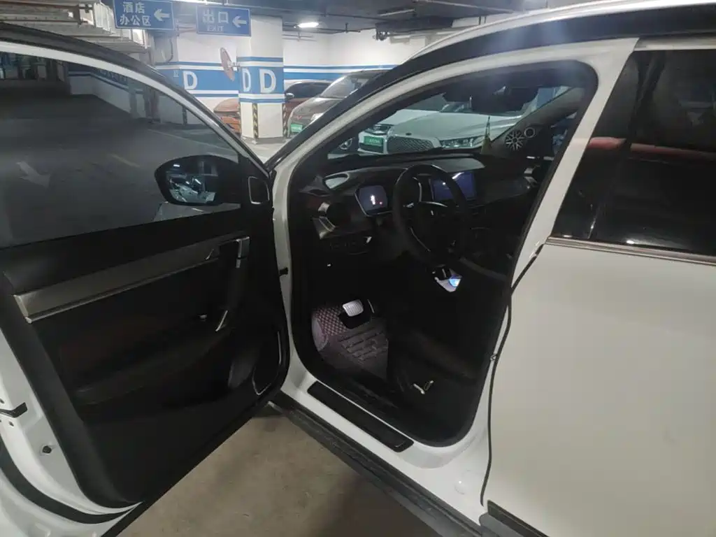 Geely Binyue — миниатюра 19
