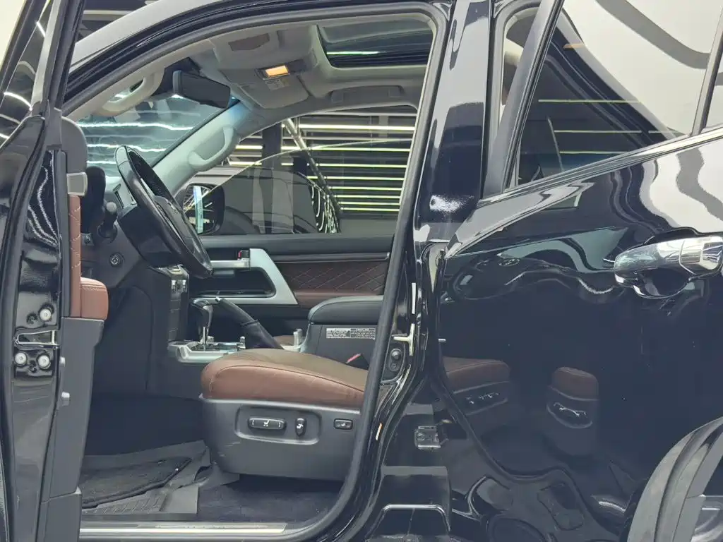 Toyota Land Cruiser — миниатюра 8