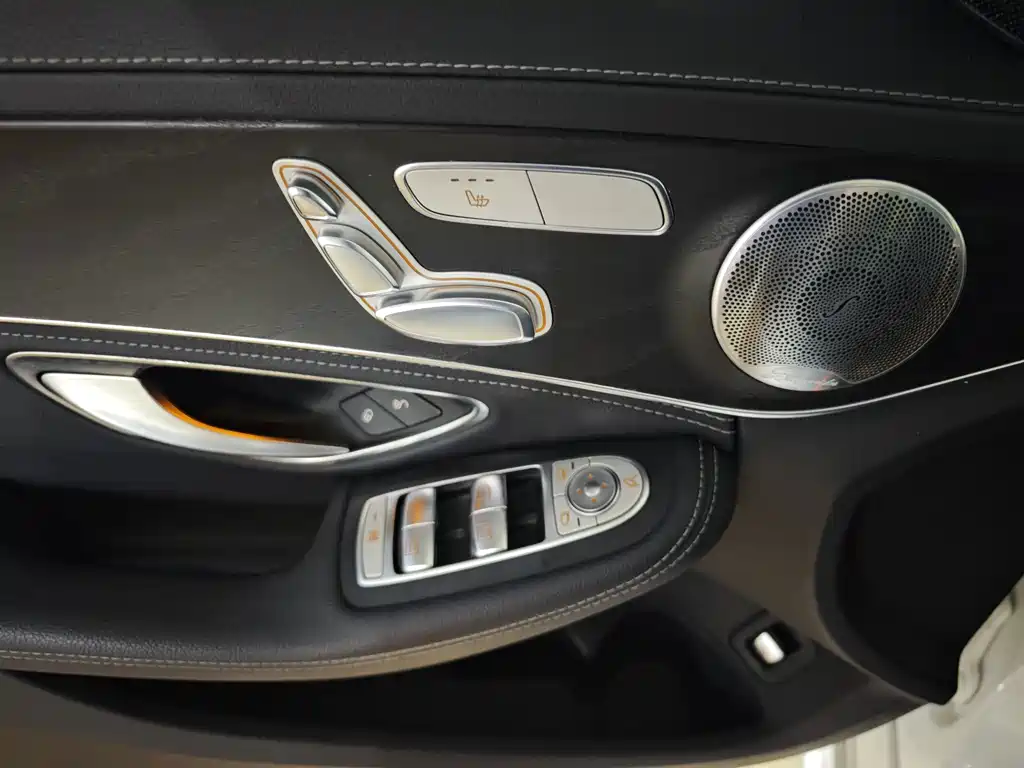 Mercedes-Benz C-Class — миниатюра 12