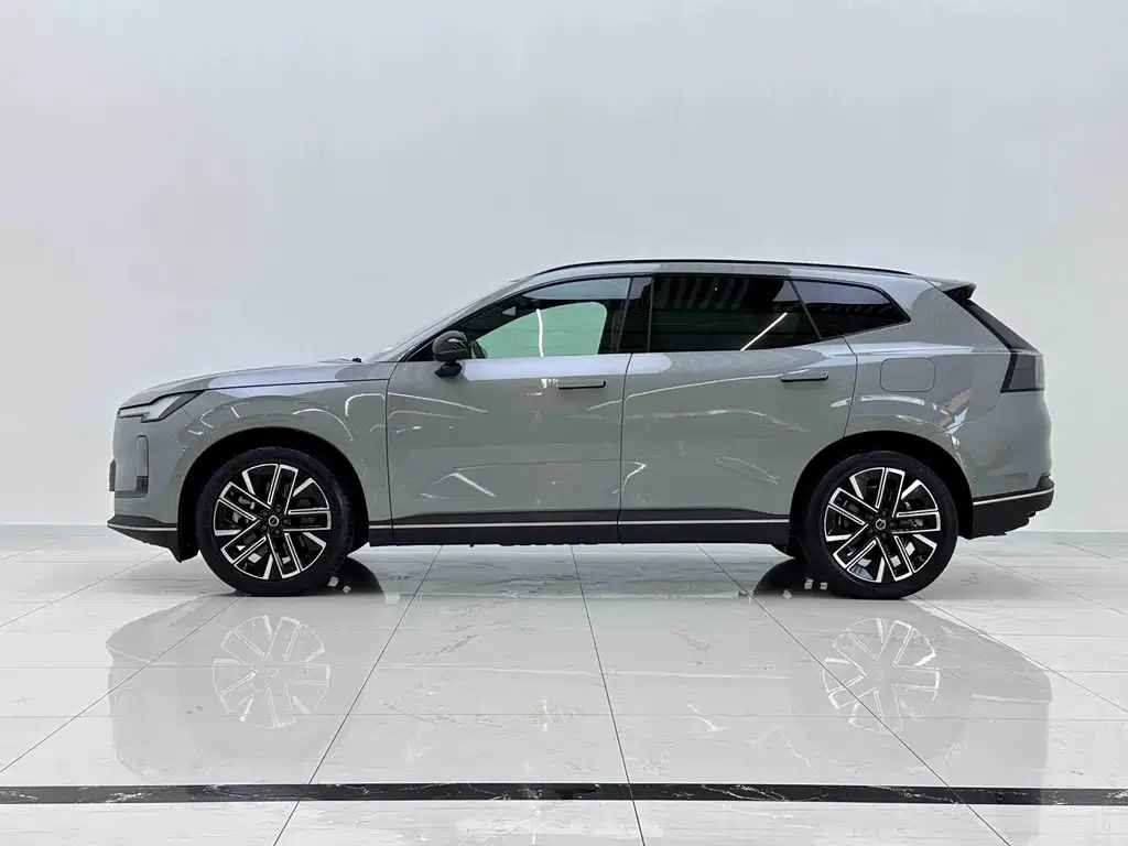 Volvo XC70 2026 Plus