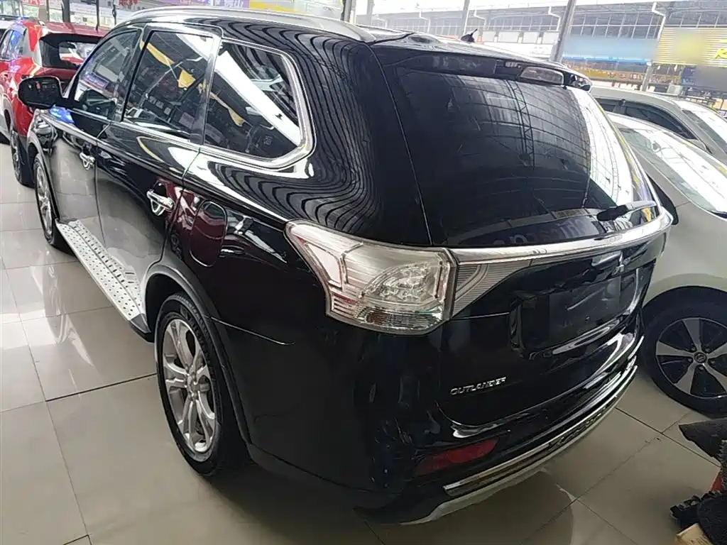 Mitsubishi Outlander 2014 2.4L Luxury 5 мест