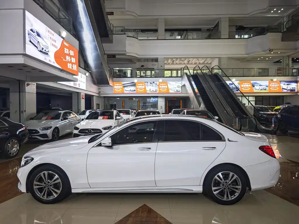 Mercedes-Benz C-Class — миниатюра 3