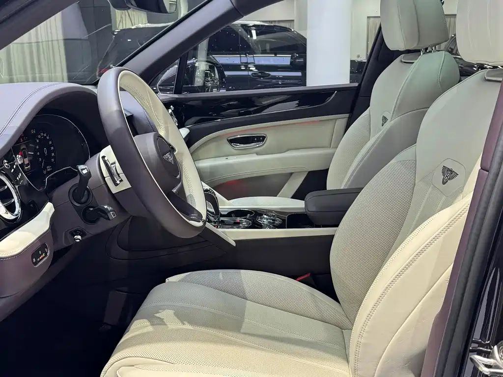 Bentley Bentayga — миниатюра 14