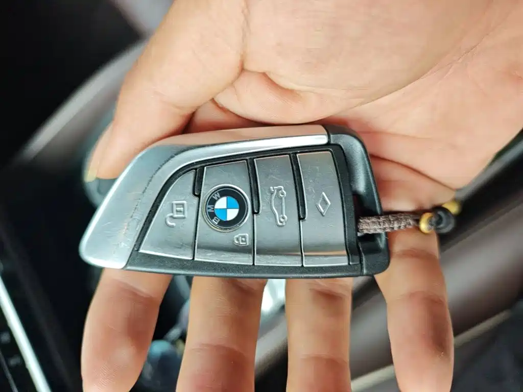 BMW 5 Series — миниатюра 12