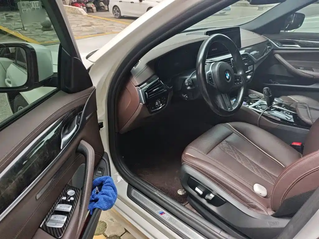 BMW 5 Series — миниатюра 14