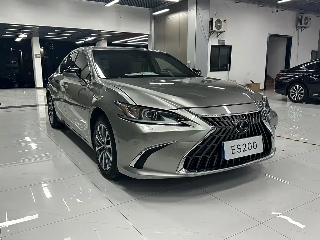 Купить Lexus ES