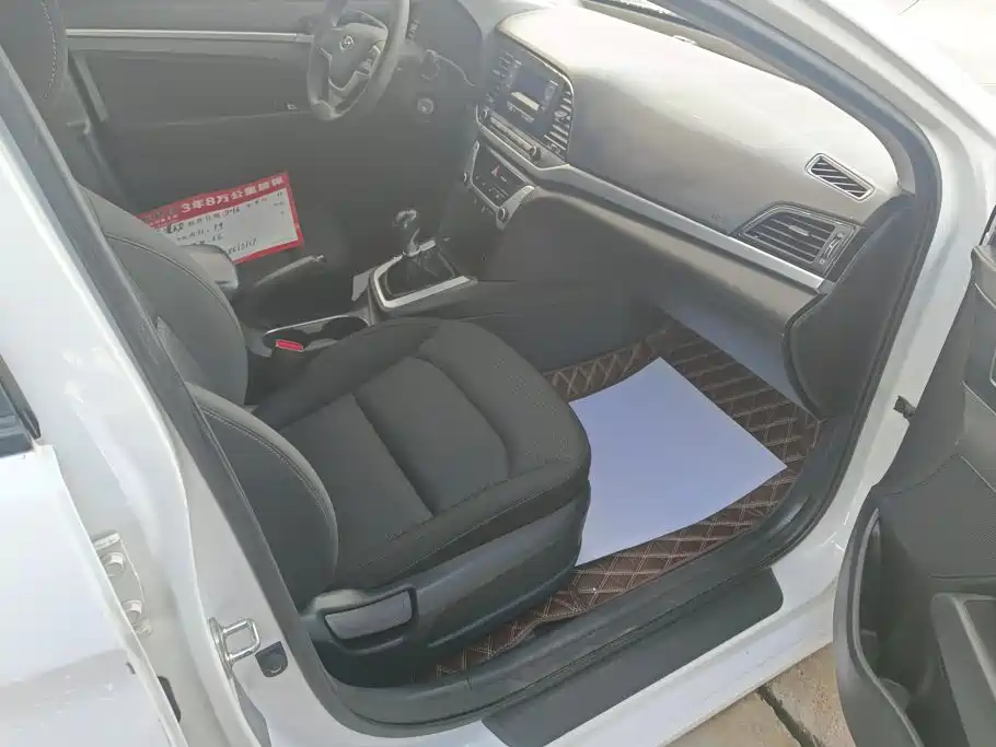 Hyundai Elantra — миниатюра 8