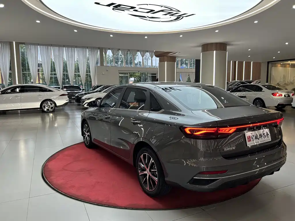 Geely Emgrand — миниатюра 7