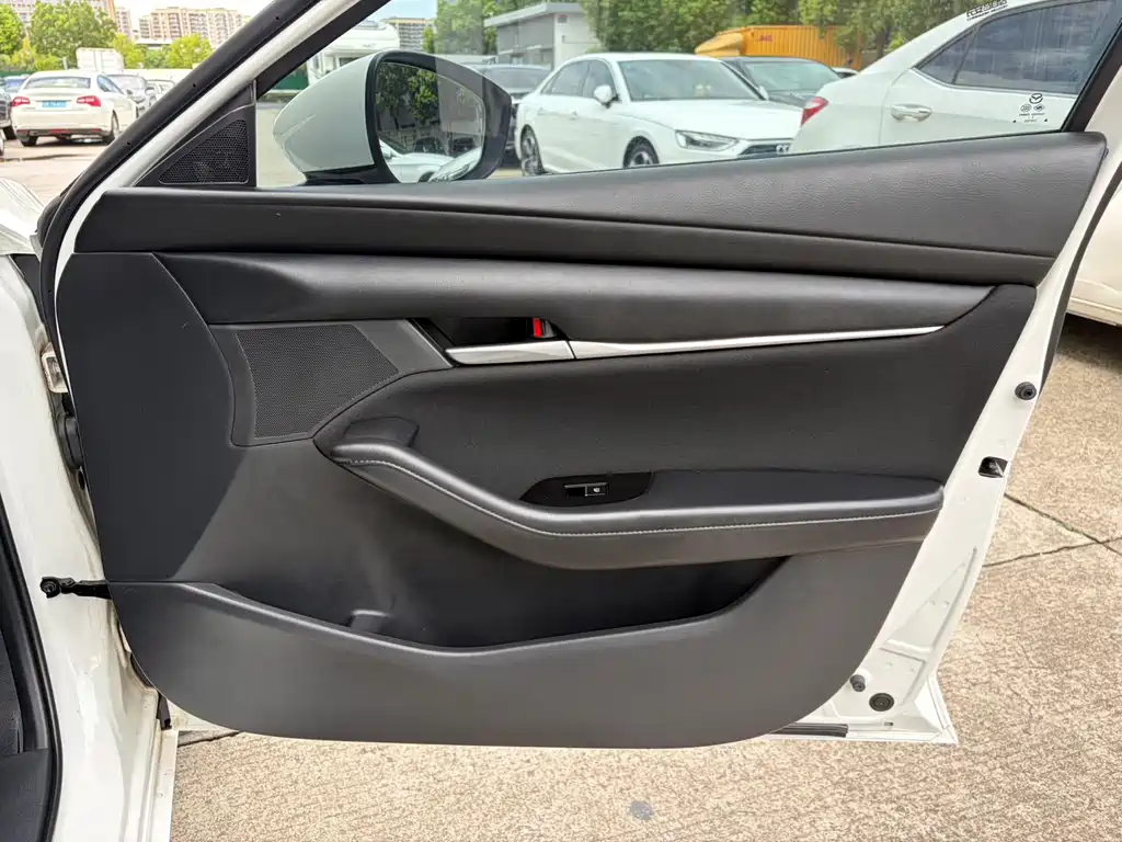 Mazda 3 Axela — миниатюра 18
