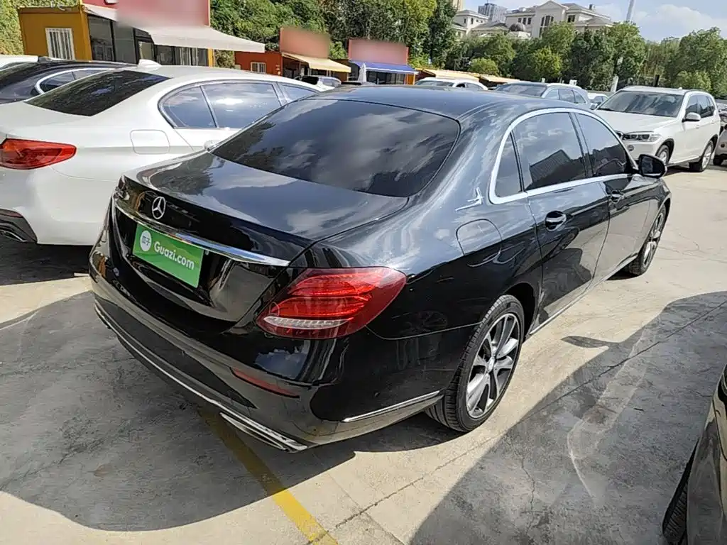 Mercedes-Benz E-Class — миниатюра 7