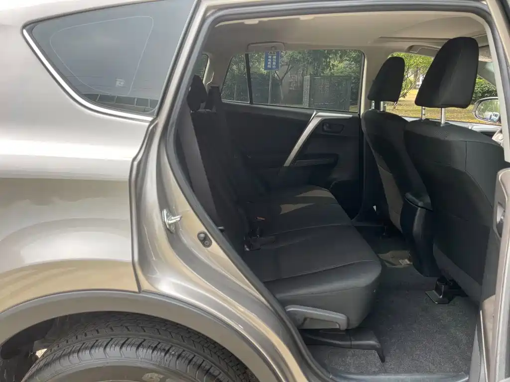 Toyota RAV4 — миниатюра 17