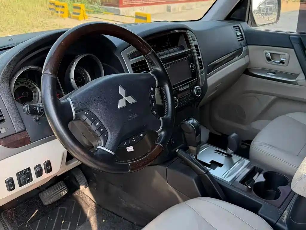 Mitsubishi V97 2020 3.8L AT
