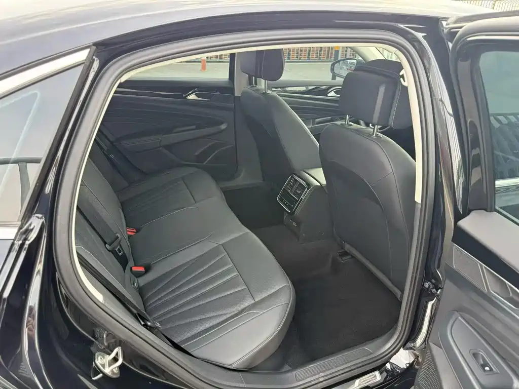 Volkswagen Passat — миниатюра 7