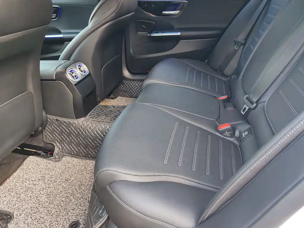 Mercedes-Benz C-Class — миниатюра 6