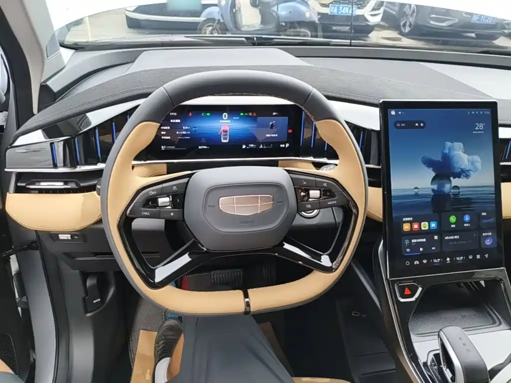 Geely Boyue L — миниатюра 11