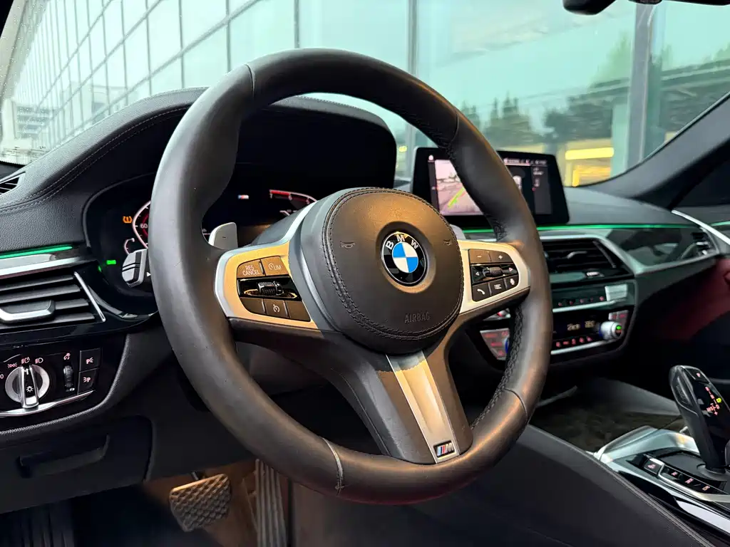 BMW 5 Series — миниатюра 7