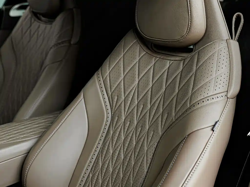 Aston Martin DB12 2025 4.0T V8 Coupe