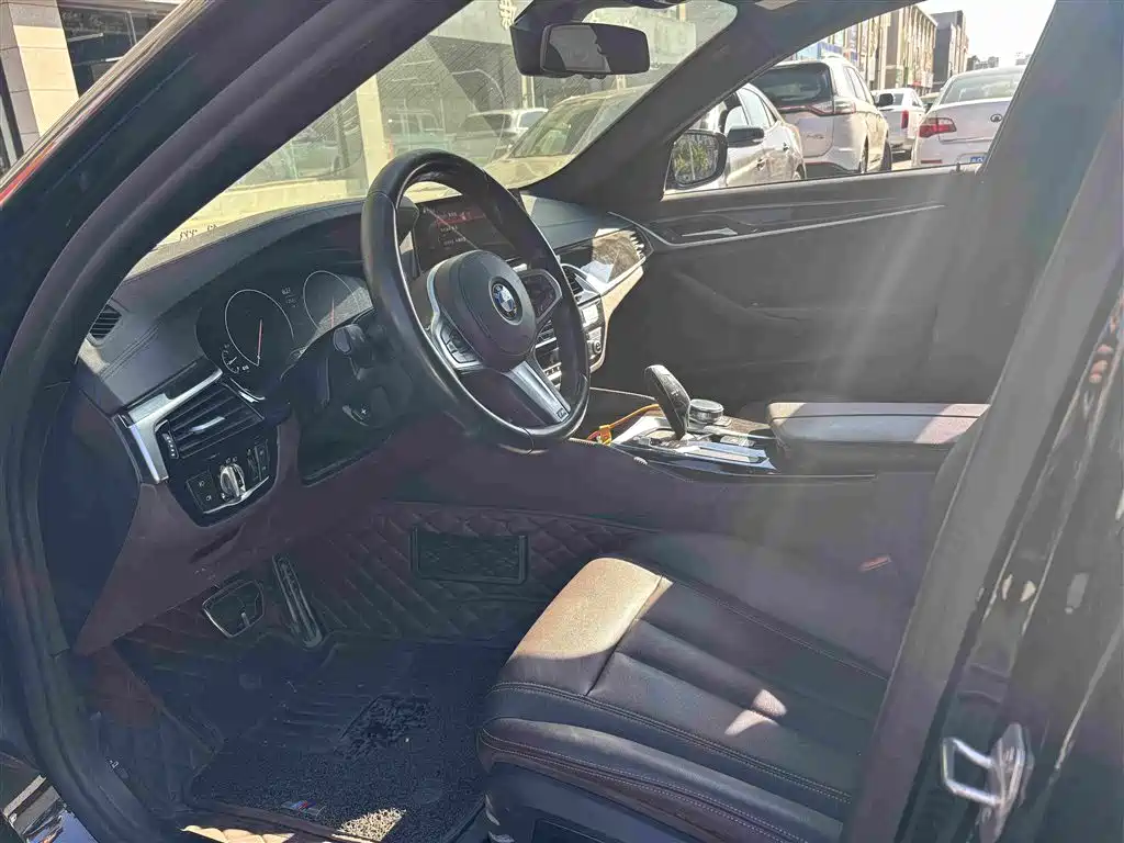 BMW 5 Series — миниатюра 4