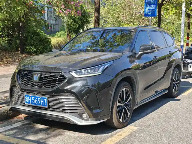 Toyota Crown Kluger