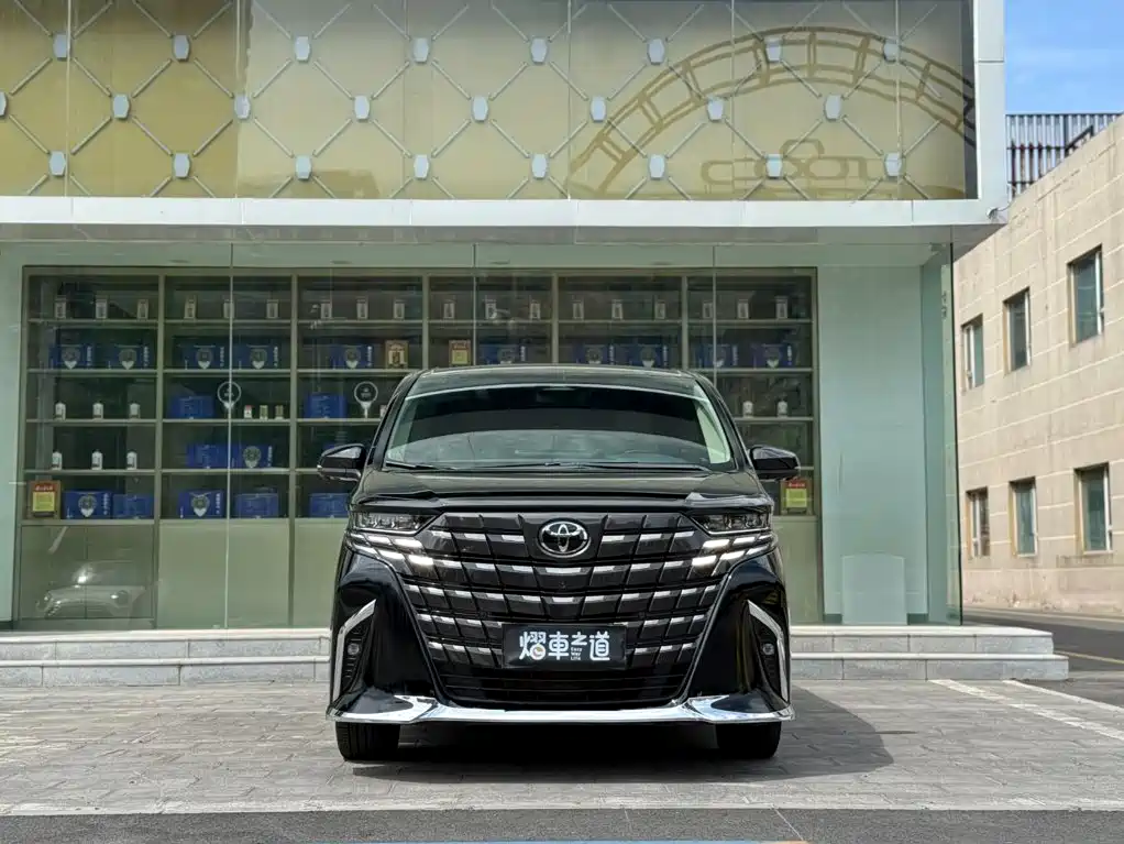 Toyota Alphard — миниатюра 2