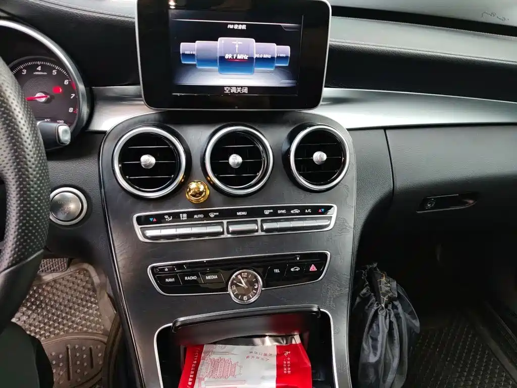 Mercedes-Benz C-Class — миниатюра 6