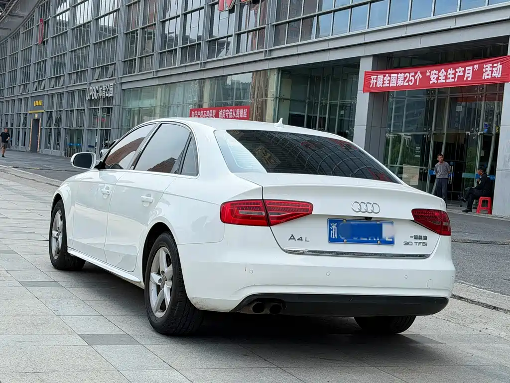 Audi A4L 2016 30 TFSI AT Comfort