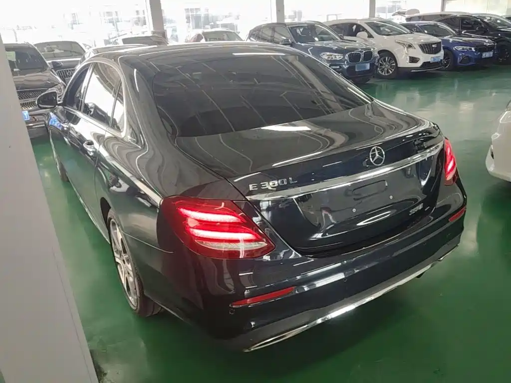 Mercedes-Benz E-Class — миниатюра 5