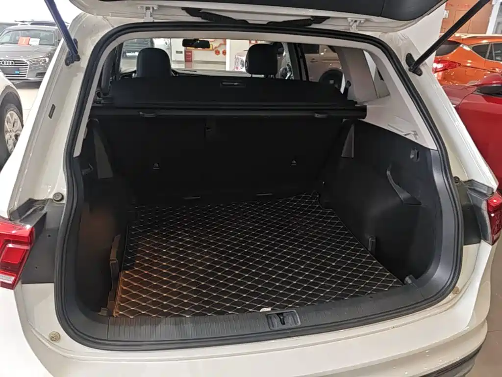 Volkswagen Tiguan L — миниатюра 19