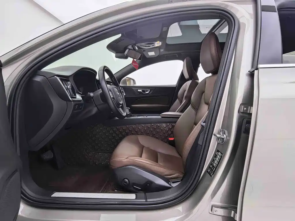 Volvo S60 — миниатюра 19
