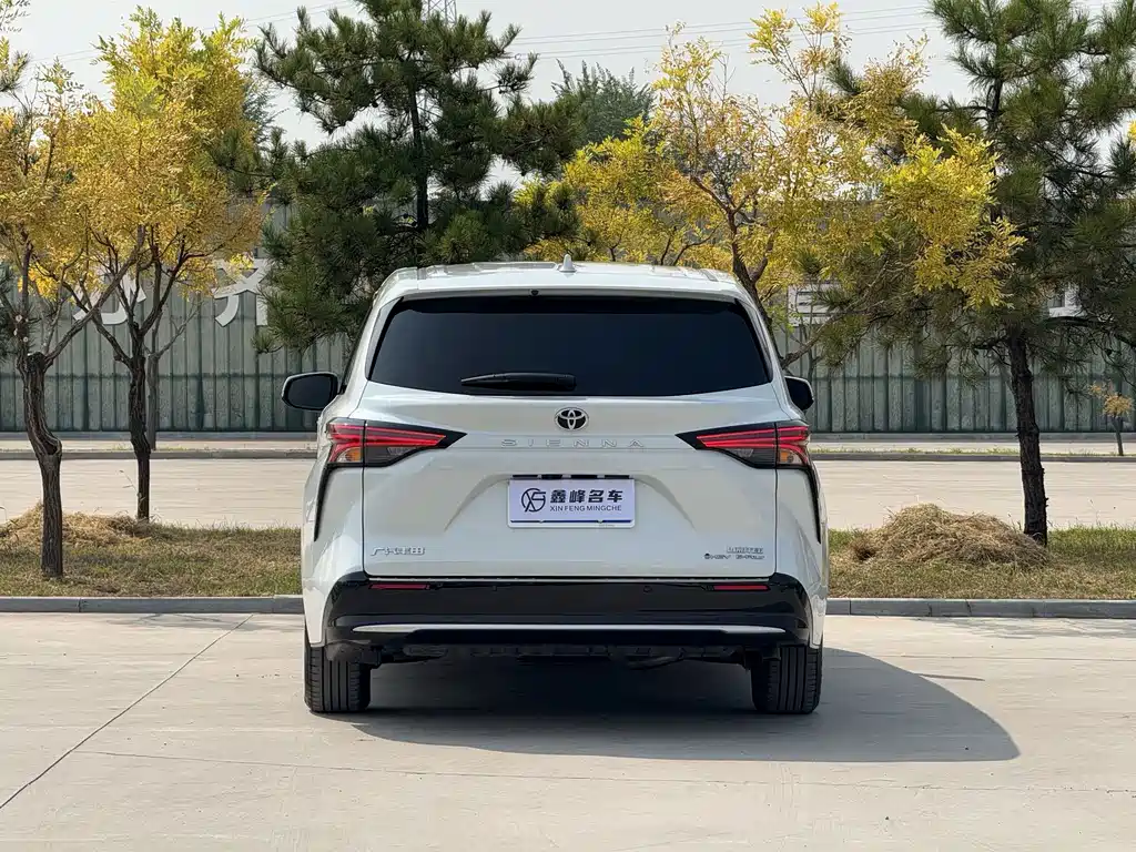 Toyota Sienna — миниатюра 24