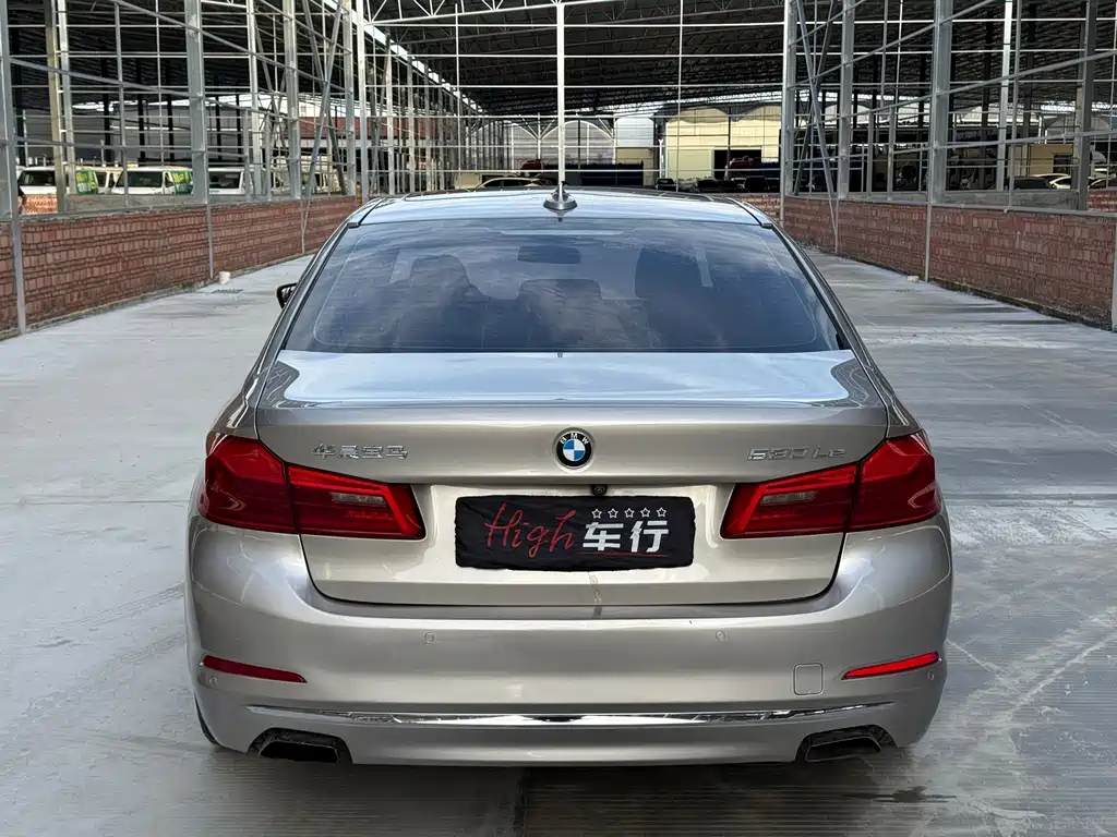 BMW 5 Series New Energy — миниатюра 5