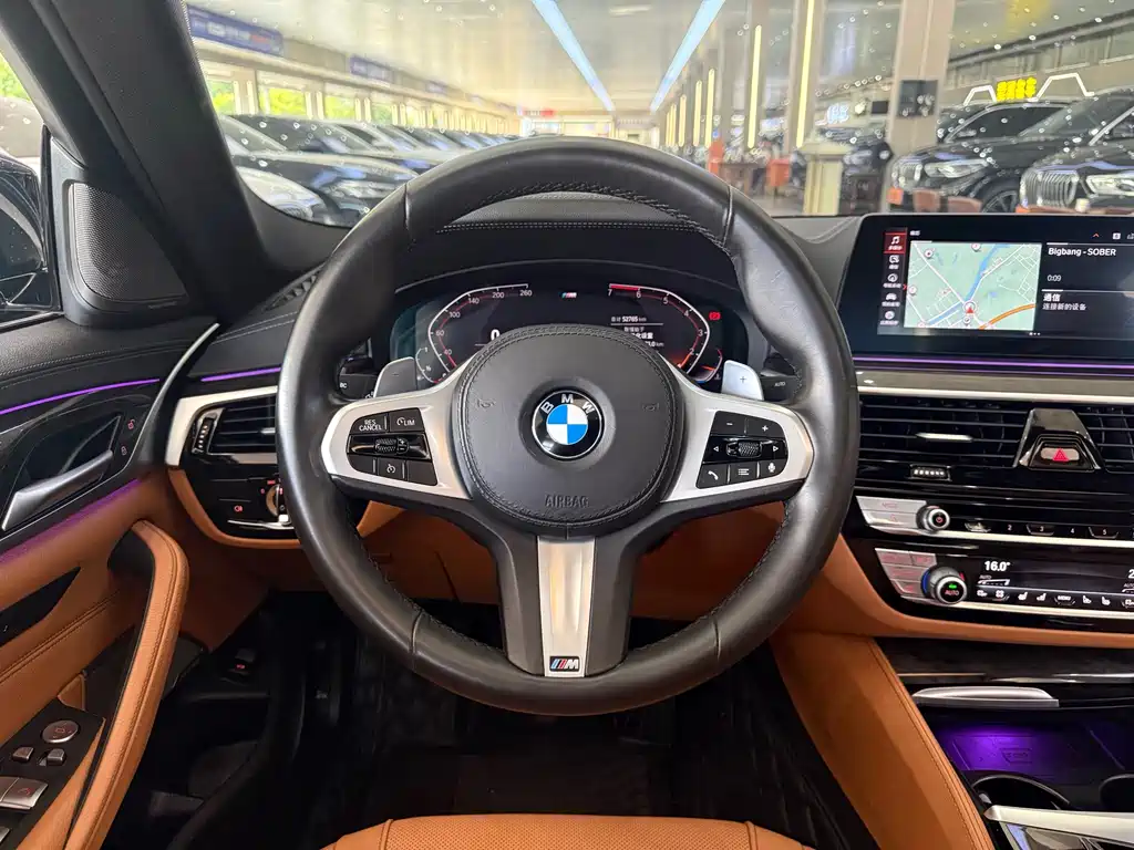 BMW 5 Series — миниатюра 13