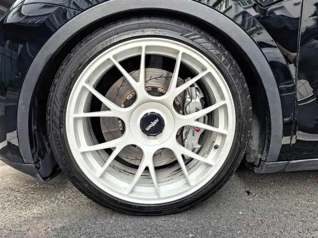 Tesla Model Y — миниатюра 8