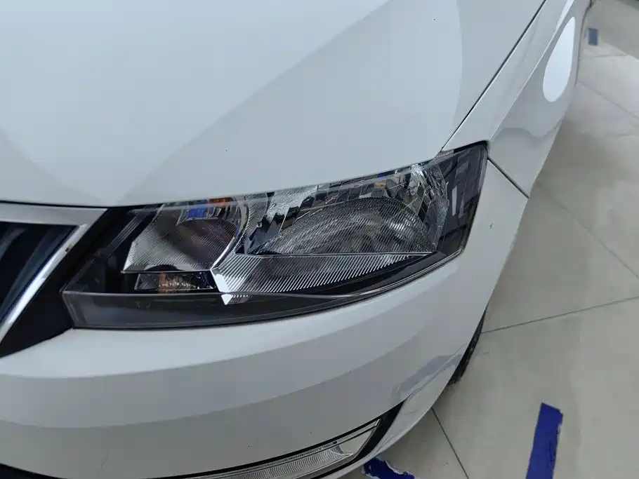 Skoda Rapid — миниатюра 5