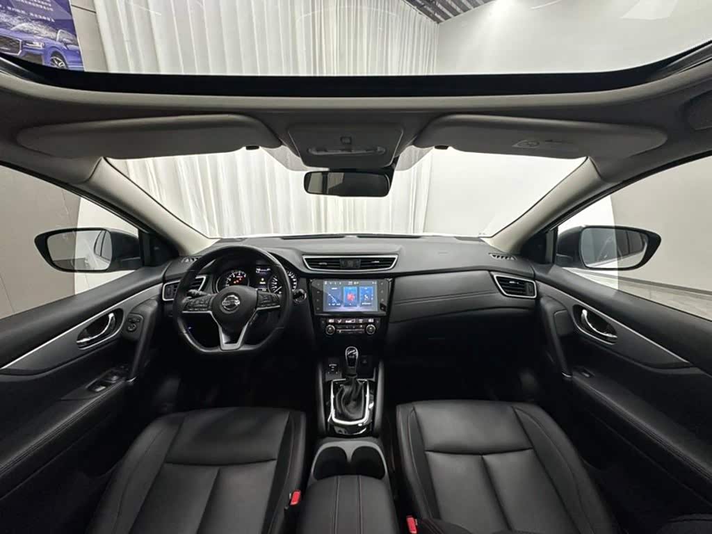 Nissan Qashqai 2.0 л 2022 г. Белый, пробег 28000 км