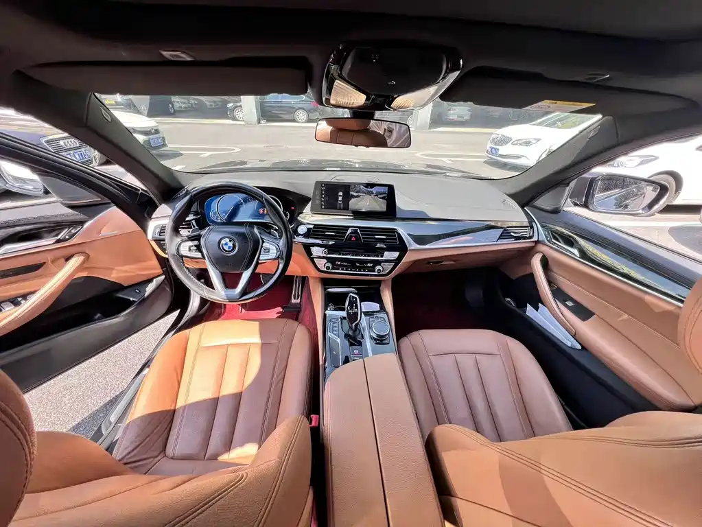 BMW 5 Series — миниатюра 9