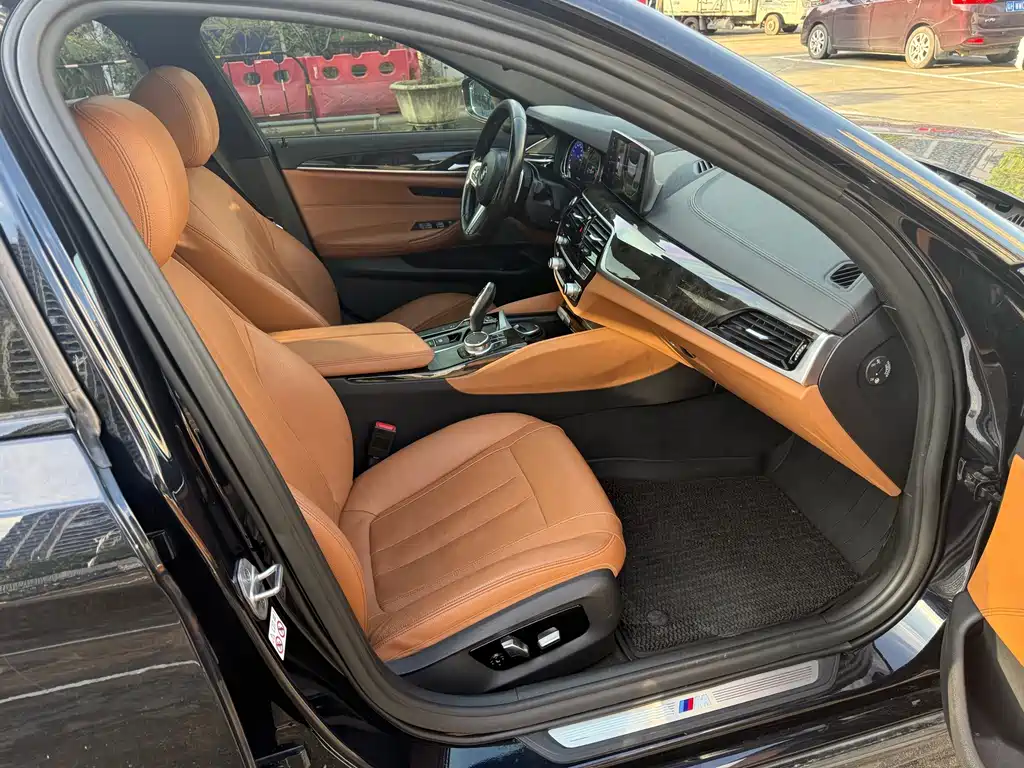 BMW 5 Series — миниатюра 11