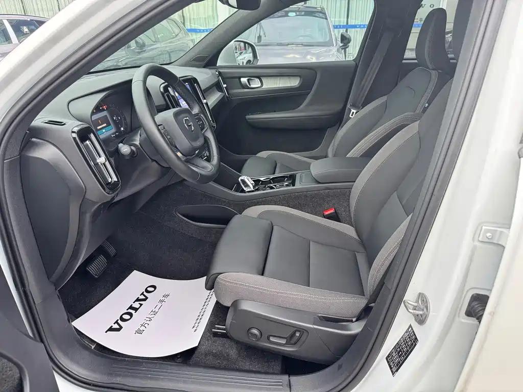 Volvo XC40 — миниатюра 5