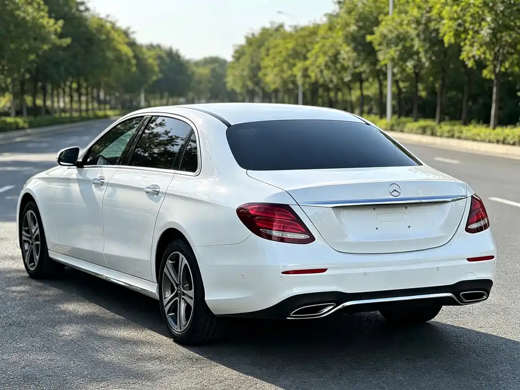 Mercedes-Benz E-Class — миниатюра 4