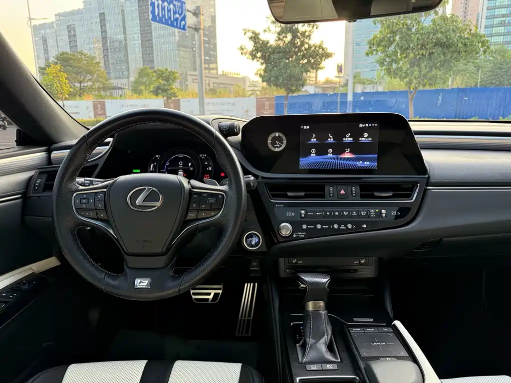 Lexus ES — миниатюра 12
