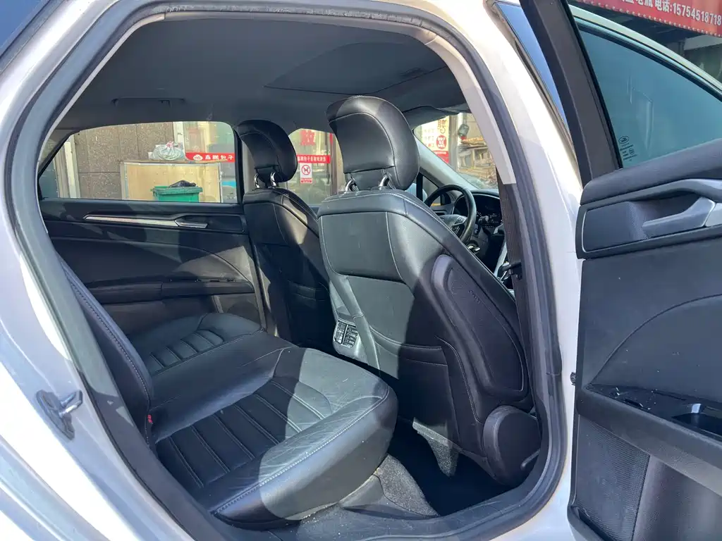 Ford Mondeo — миниатюра 10