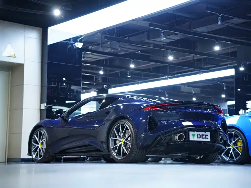 Lotus Emira — миниатюра 18
