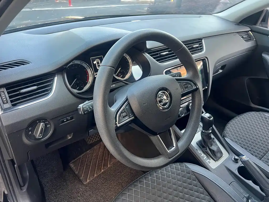 Skoda Octavia — миниатюра 15