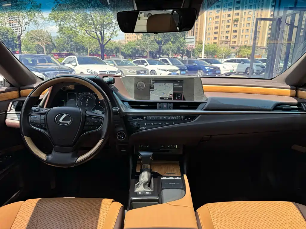 Lexus ES — миниатюра 11