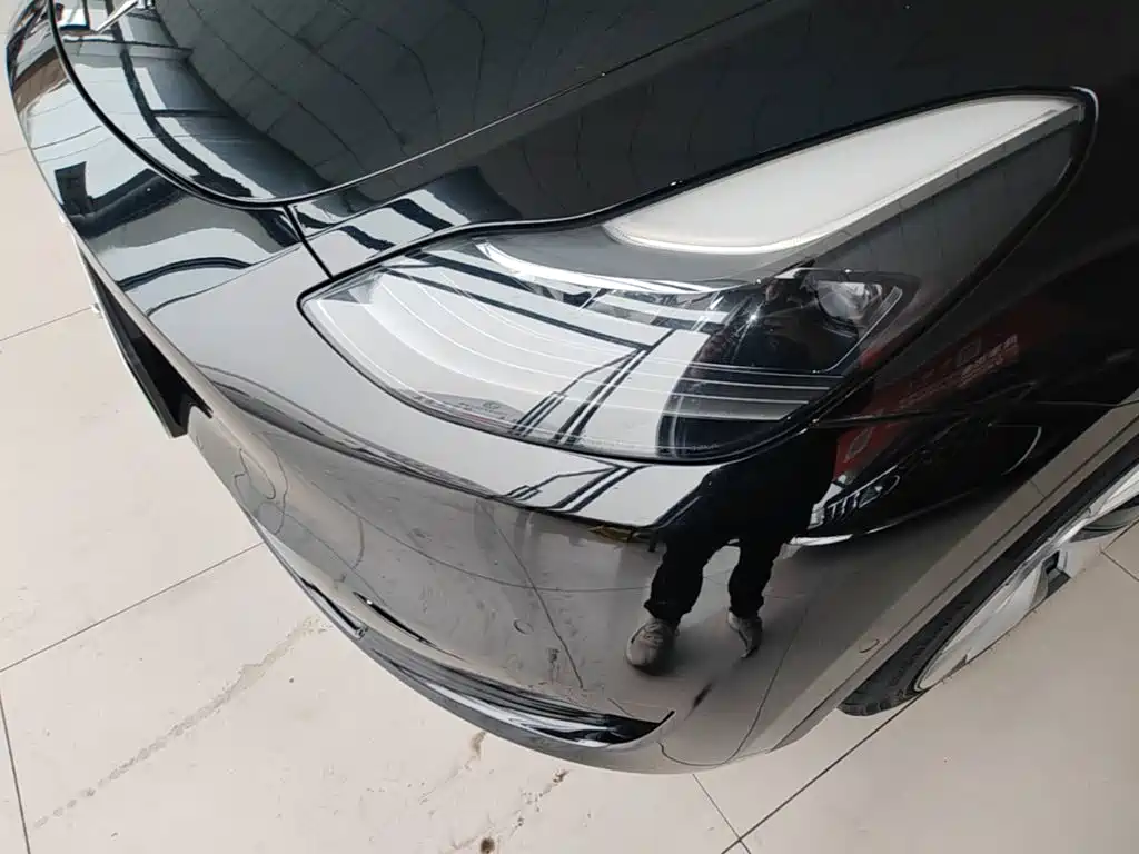 Tesla Model Y — миниатюра 24
