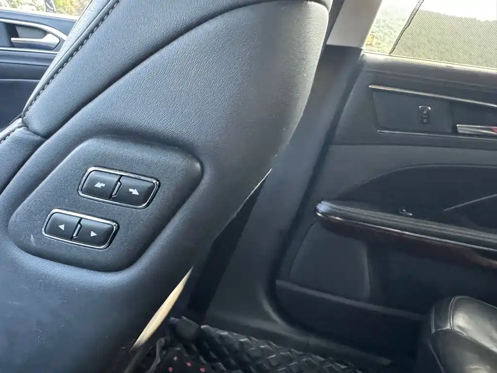 Ford Taurus — миниатюра 10