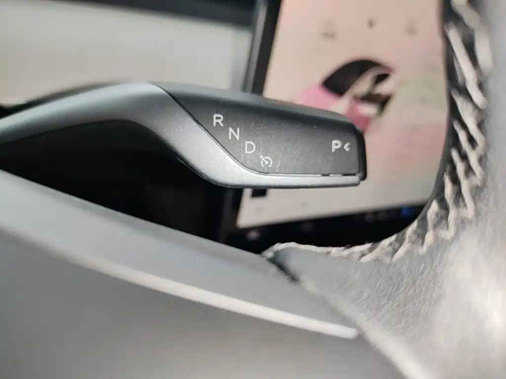 Tesla Model Y — миниатюра 14
