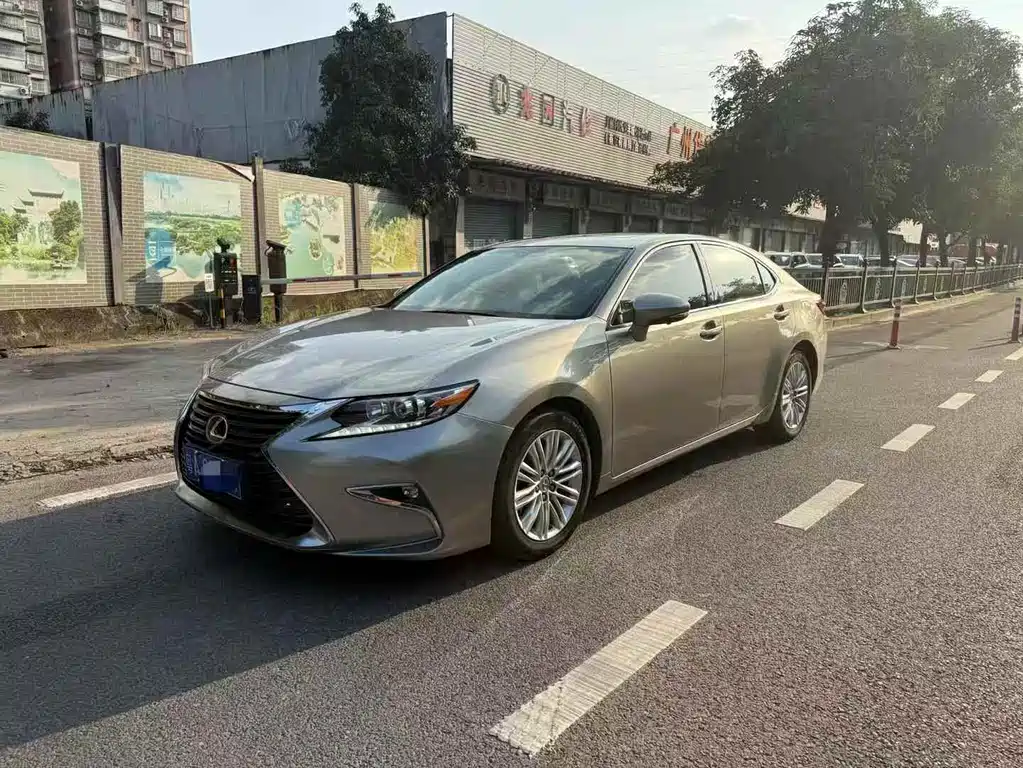Купить Lexus ES