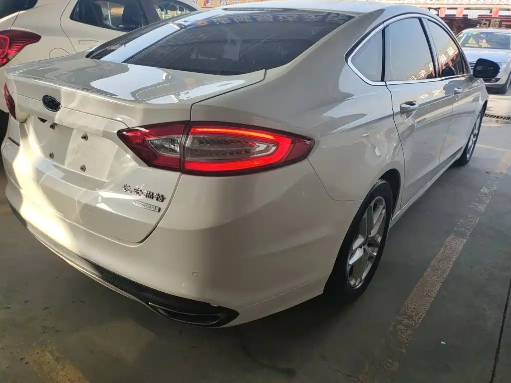 Ford Mondeo — миниатюра 7