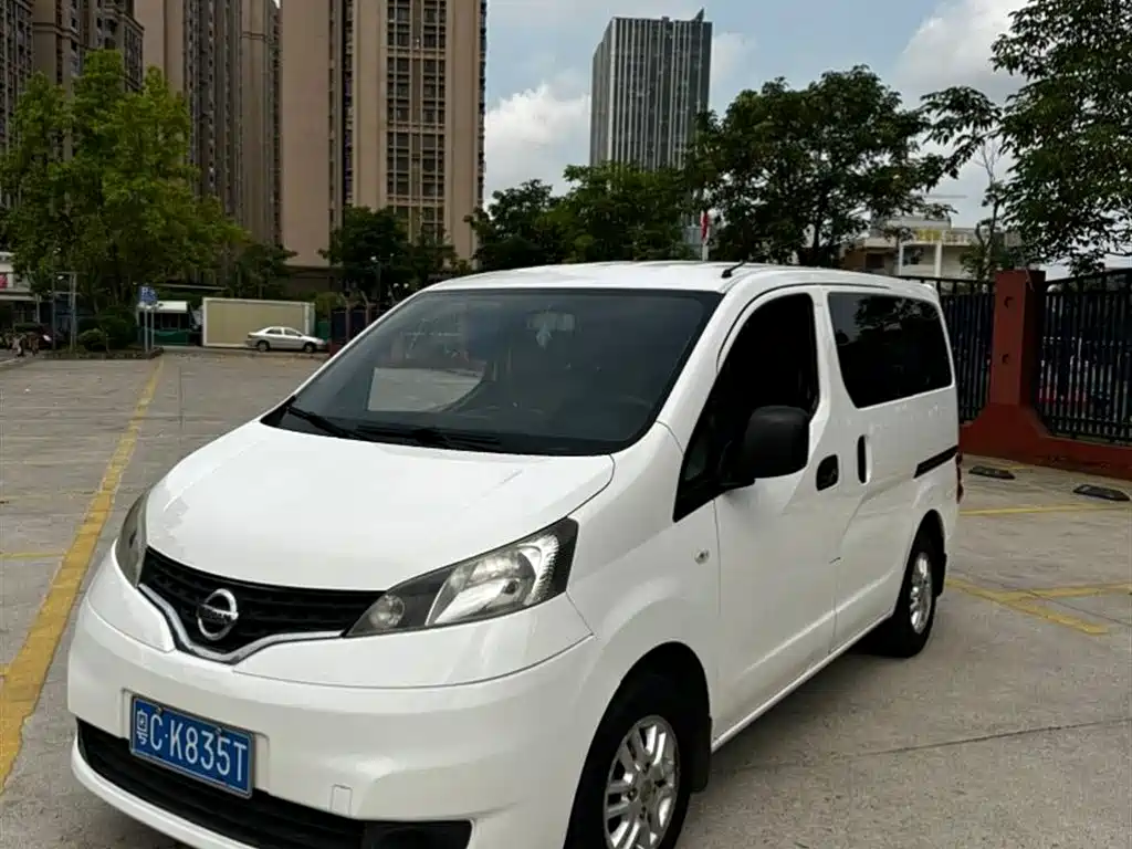 Купить Nissan NV200